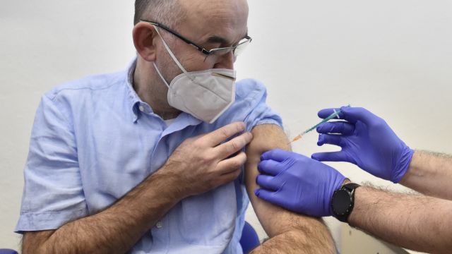 Rozjezd očkování v únoru? Podle Blatného se naopak zpomalí